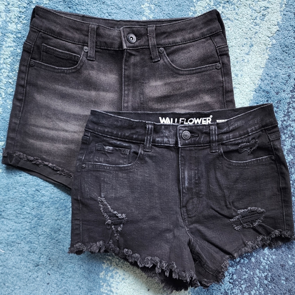 Kendall&Kylie Black high rise shorts with whiskering